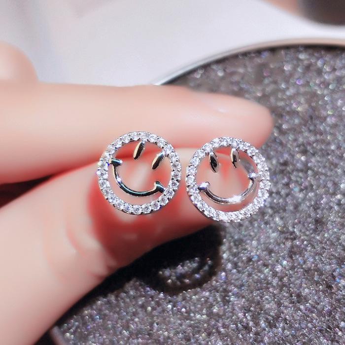 Smiley Face Stud Earrings Trendy Simple Small Earrings Women'S Exquisite Super Fairy Earrings Temperament Earrings