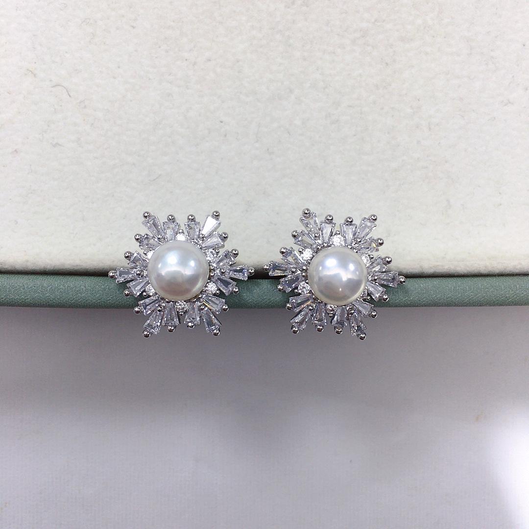 Изысканные серьги-гвоздики с жемчугом и цирконами в виде снежинок для женщин