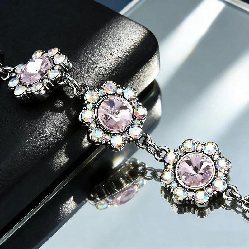 

Spain Fashion Versatile Retro Crystal Flower Gem Necklace Wind Light Luxury Premium Clavicle Chain