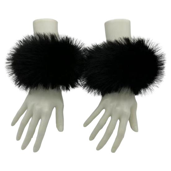 1 Pair Faux Fur Wrist Warmers Fluffy Women Plush Sleeve Cuffs Windproof Thermal Accessory for Jackets Sweaters