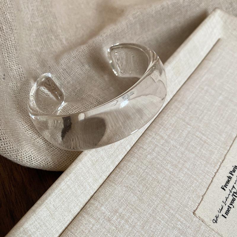 Geometric Open Bangle: Luxurious Modern Bracelet with Minimalist Chic