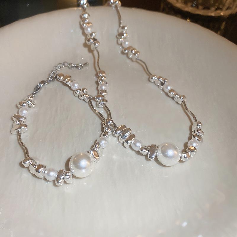 Silver Imitation Pearl Temperament Necklace - Fashionable, High-End Clavicle Chain for Women