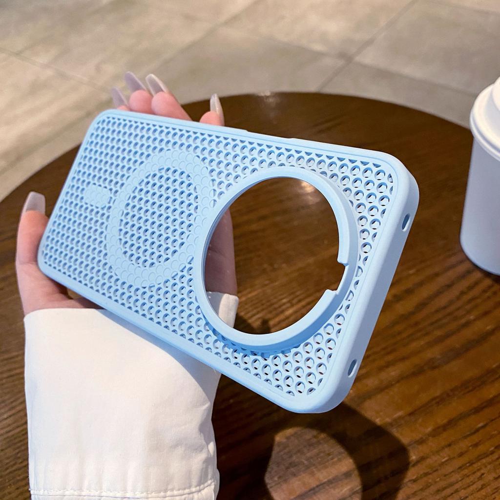 Applicable to Huawei Mate80ProMax honeycomb heat dissipation magnetic mobile phone case Pura70 large hole skin feeling anti-drop sheath