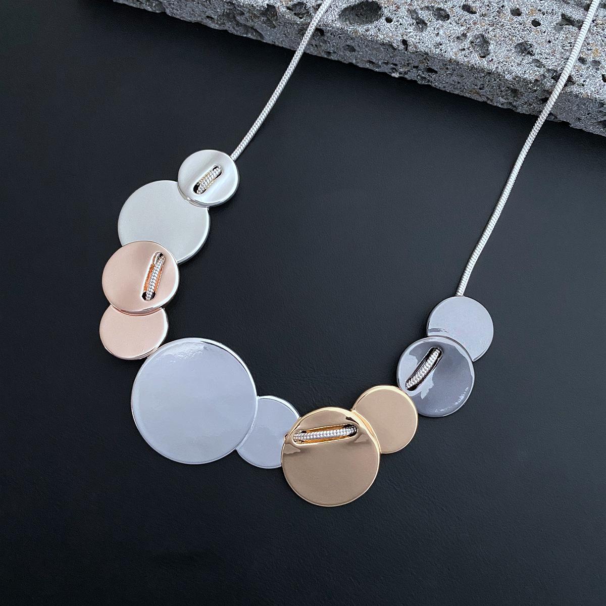 

Новое гладкое геометрическое дисковое ожерелье из сплава, комбинация большого и маленького дисков, высококлассная женская универсальная шейная цепочка