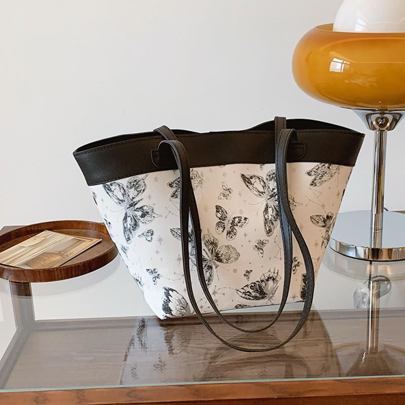 Fashionable Street Style Womens Tote Bag Large Capacity Versatile Daily Shoulder Bag