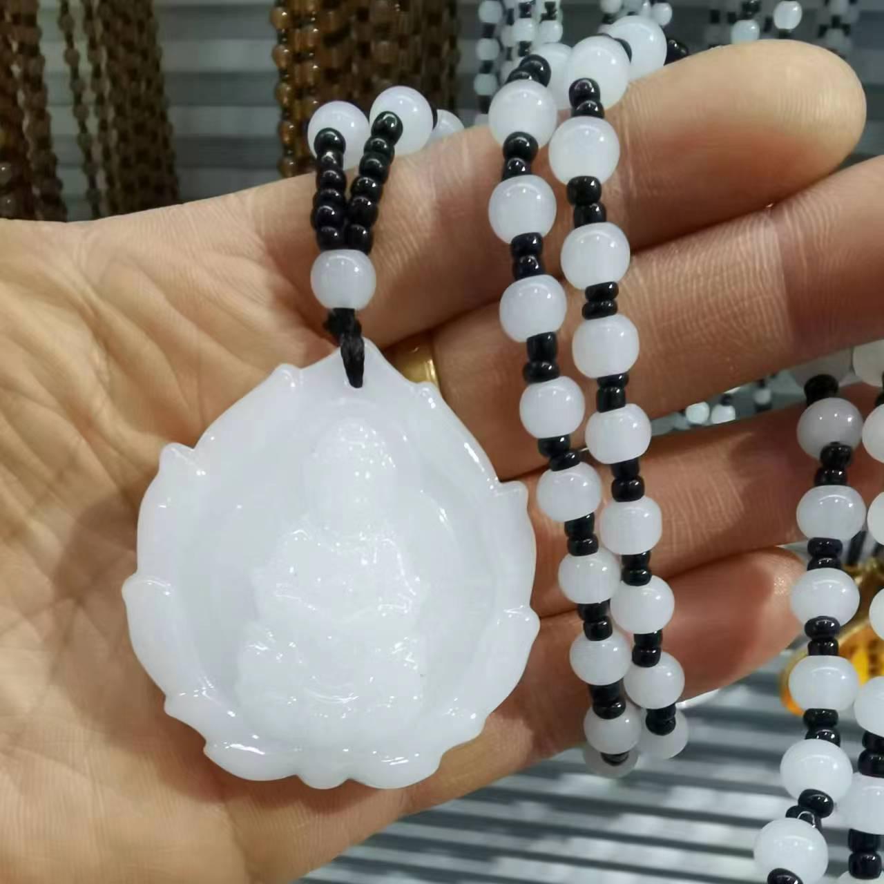 Imitation Jade Lace Guan Yin Buddha Necklace - Versatile Green Jade Sweater Chain for All Seasons