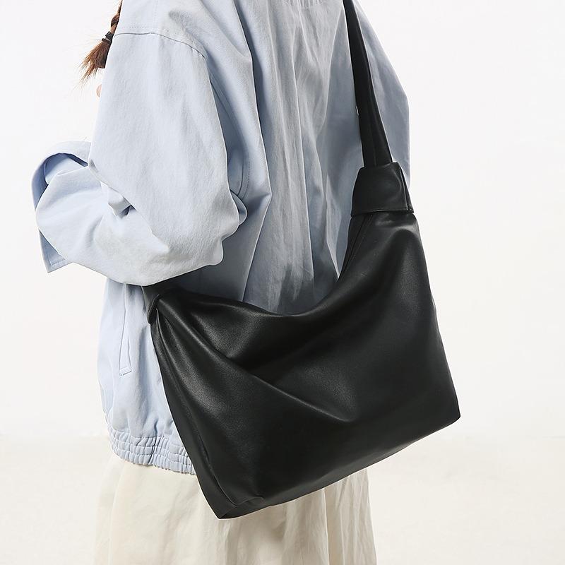 Simple soft-faced men's and women's bags, new retro fashion trendy large-capacity solid-color shoulder messenger bags
