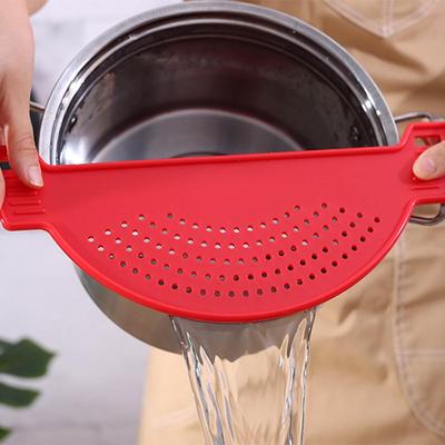Creative Plastic Drain Basket Wash Rice Filter Leak Proof Baffle Kitchen Gadget Pot Side Drainer