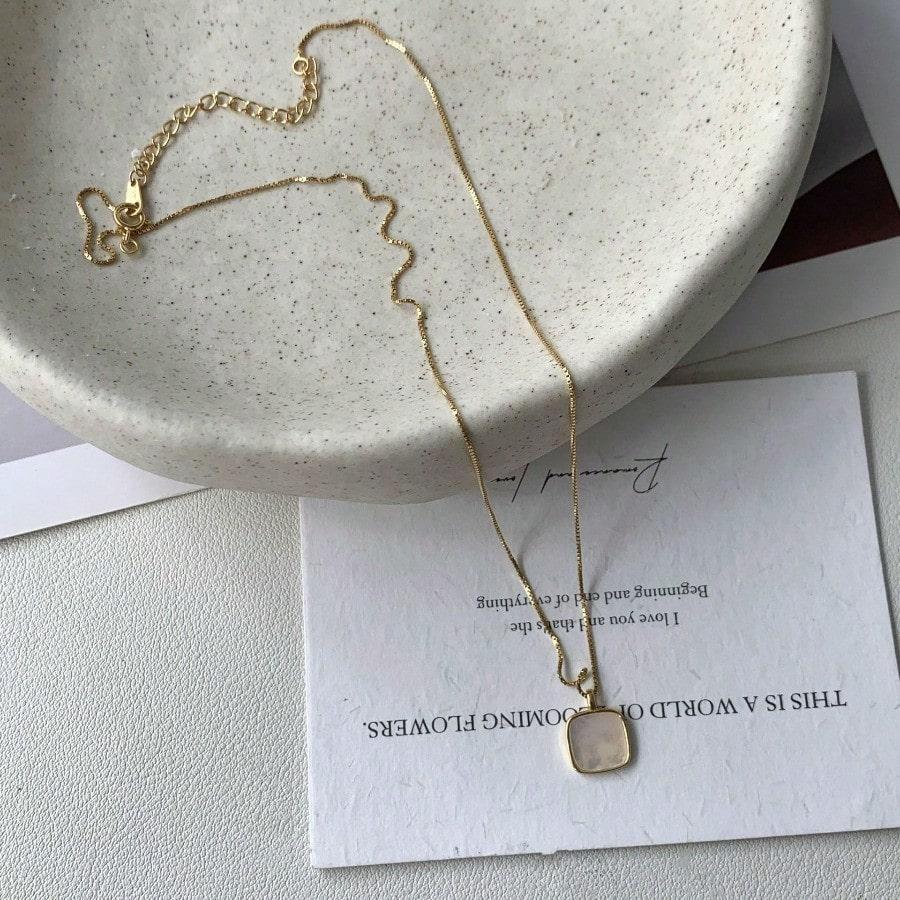 Fashion Pendant Simple Exquisite Necklace Light Luxury Niche Versatile Collarbone Chain
