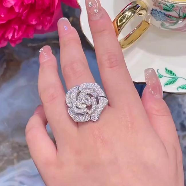 Xiaoxiangfeng Camellia Light Luxury Hollow Rose Necklace Earrings Micro Inlaid Ring Full Diamond Bracelet Fashion Suit Women