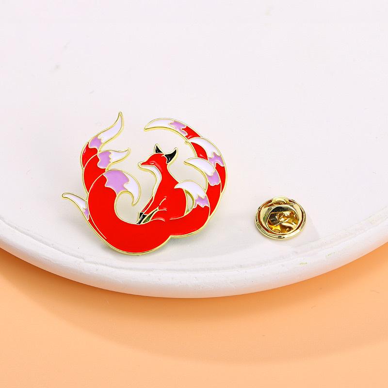 Kreskówkowy kreatywny uroczy czerwony lis broszka uroczy lis kształt stopowa broszka akcesoria dziewięcioogonowy lis odznaka