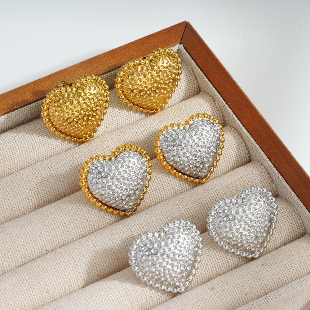 Exaggerated Metal Heart Earrings: Frosted Grain, Street Style, High-End Fashion