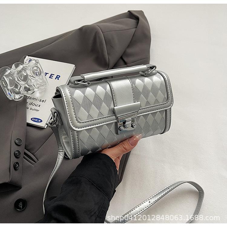 Korean version ins portable small bag women's 2025 new fashion niche diamond messenger bag to work commuter shoulder bag