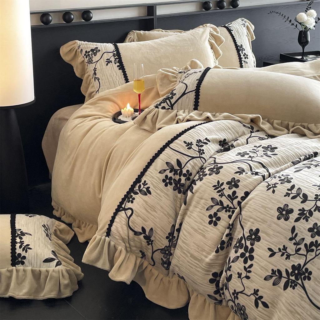 Ultra-Thick Warm Autumn/Winter Velvet Carved 4-Piece Bedding Set - Class A, Anti-Static, Ideal for Mother and Baby.