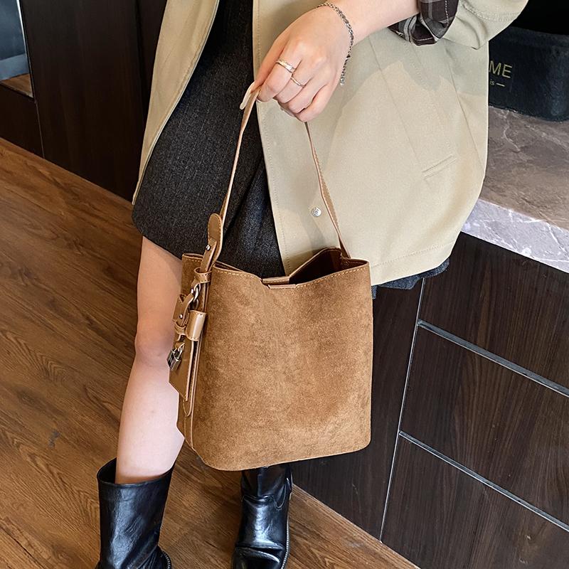 Ladies Handbag Female Bucket Bag Retro Basket Shoulder Bag Travel Faux Suede Bucket Bags Small Soft Tote Bags Daily