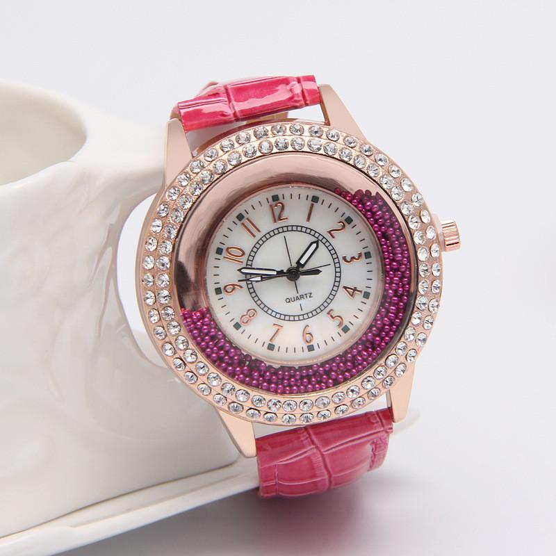 Fashionable Women's Quartz Watch With Rhinestones And Faux Leather Strap