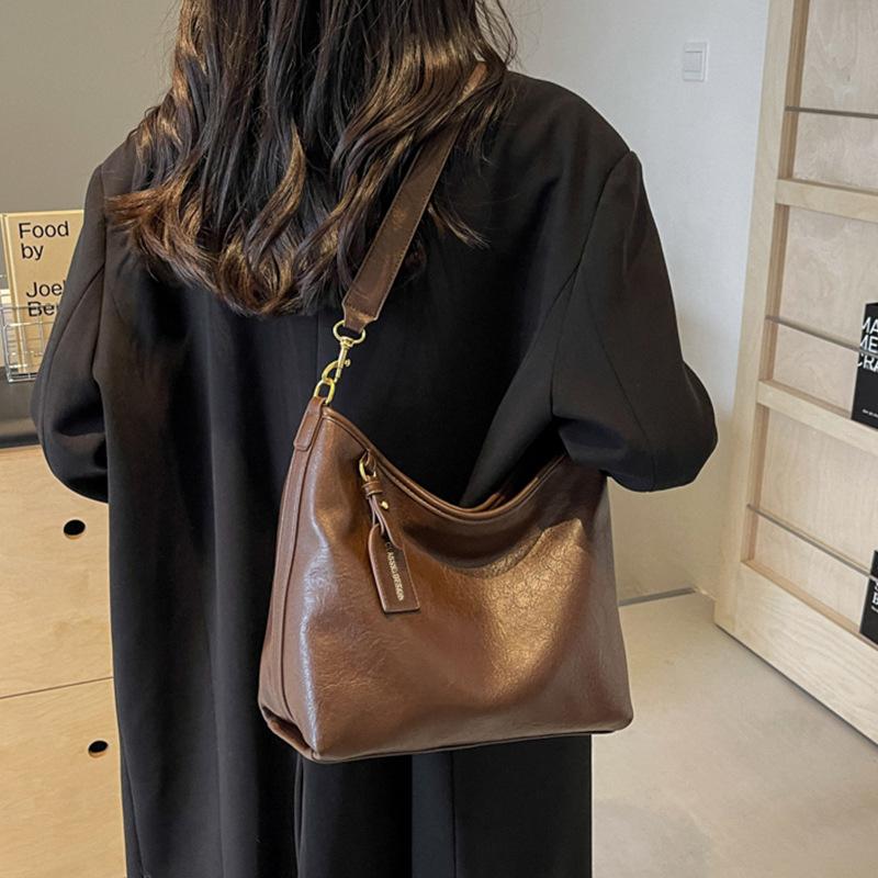 2025 New Women's Bag Autumn Winter Fashion Single Shoulder Tote Bag Large Capacity Versatile Retro Crossbody Bag