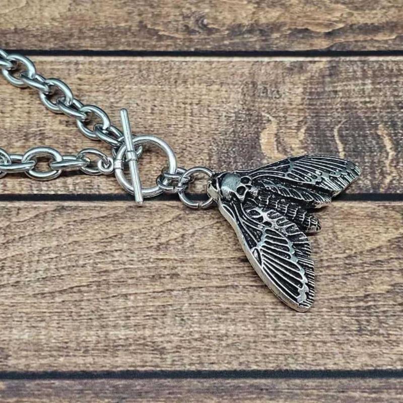 Gothic Death Moth T Shaped Alloy Necklace 44cm Lightweight Chain Jewelry for Unique Gothic and Fashion Accessories