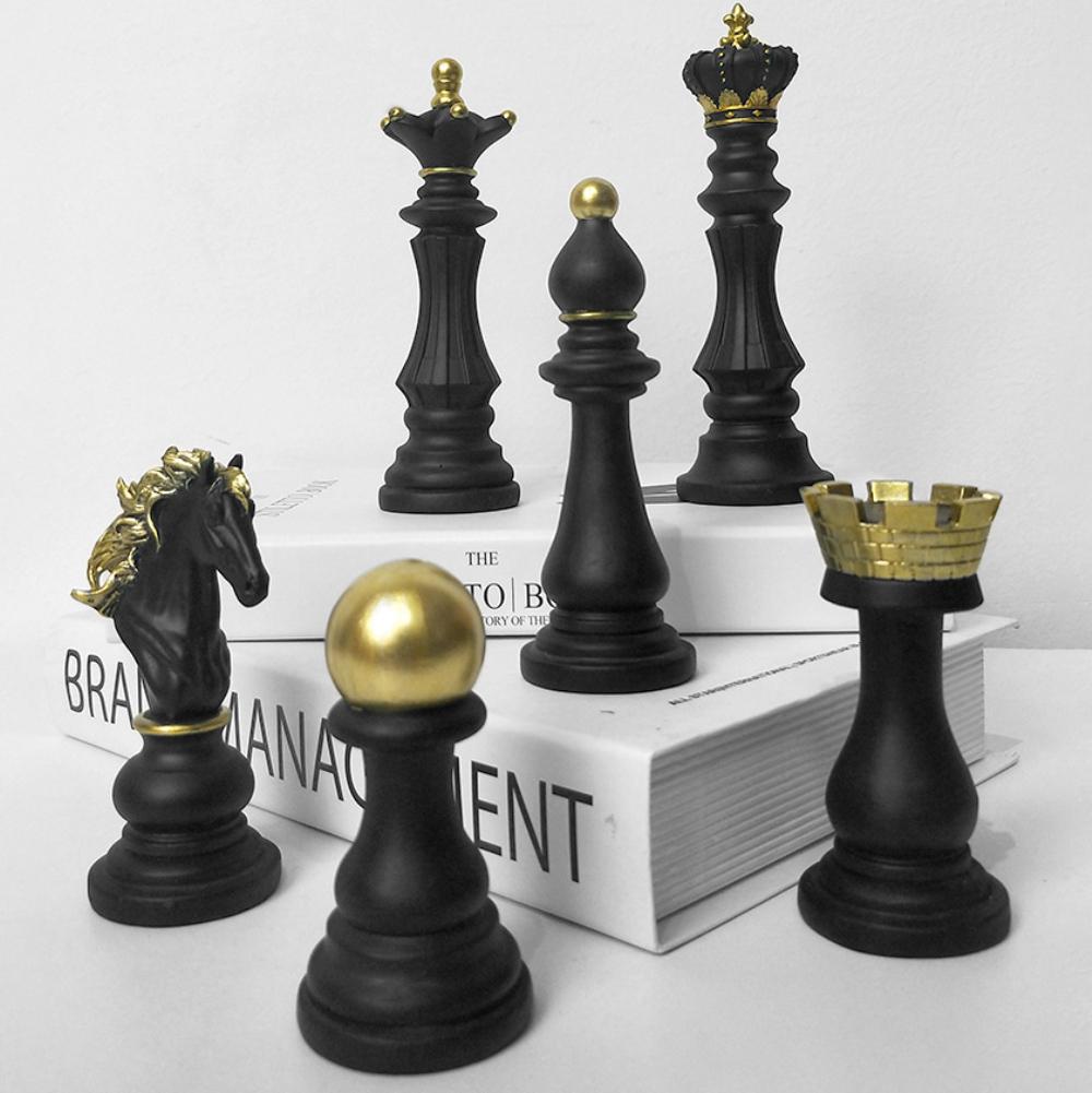 Creative Black And White Statue Chess Decor Piece Retro Resin Chess Figures Statue Office Home Ornament Gifts Chess Decoration