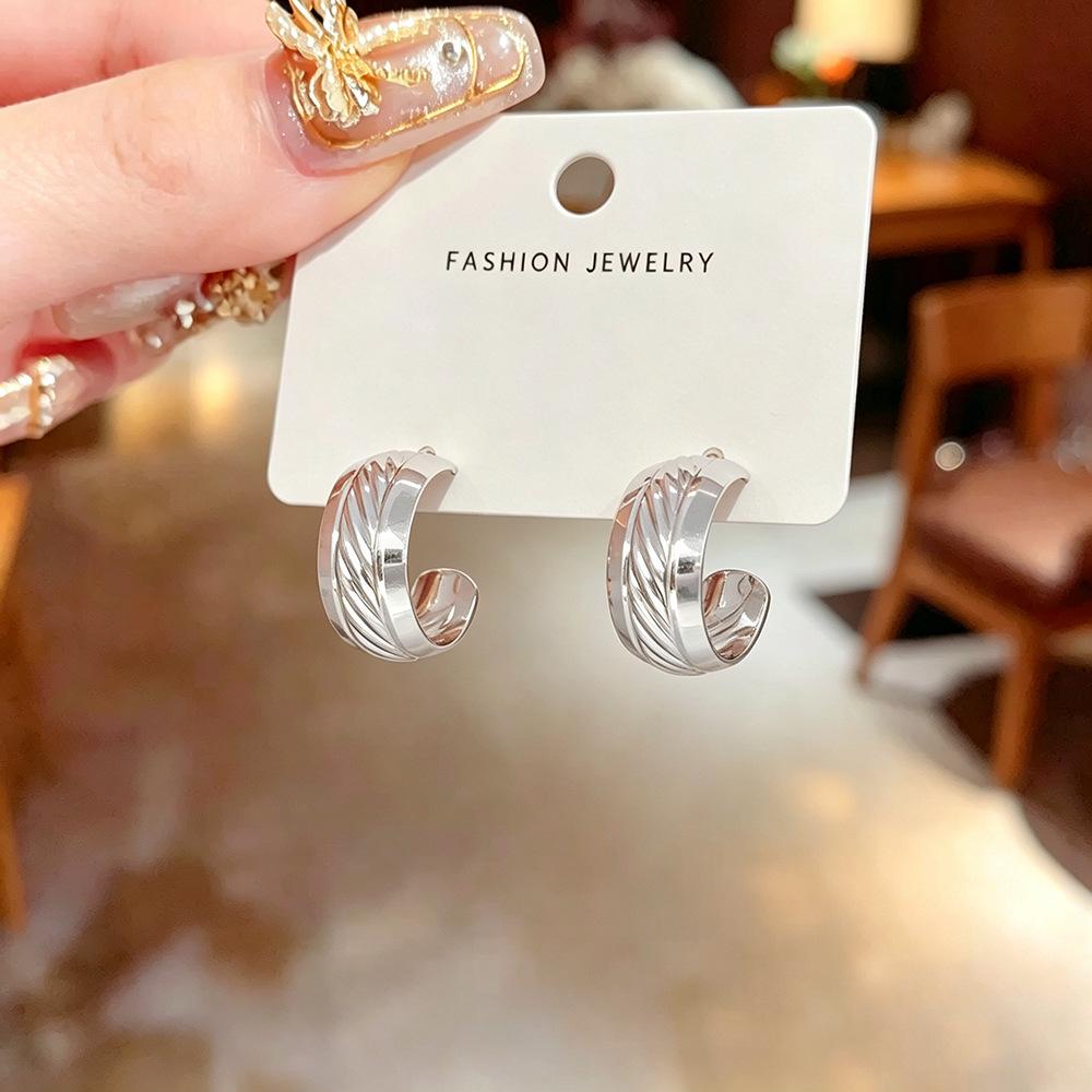 Elegant Geometric C-Shaped Hollow Earrings for Women - Stylish High-End Design