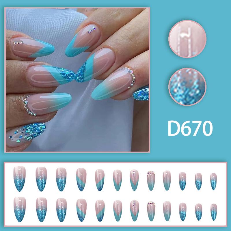 

Синие французские миндалевидные накладные ногти с блестками - Стильные, шикарные и свежие