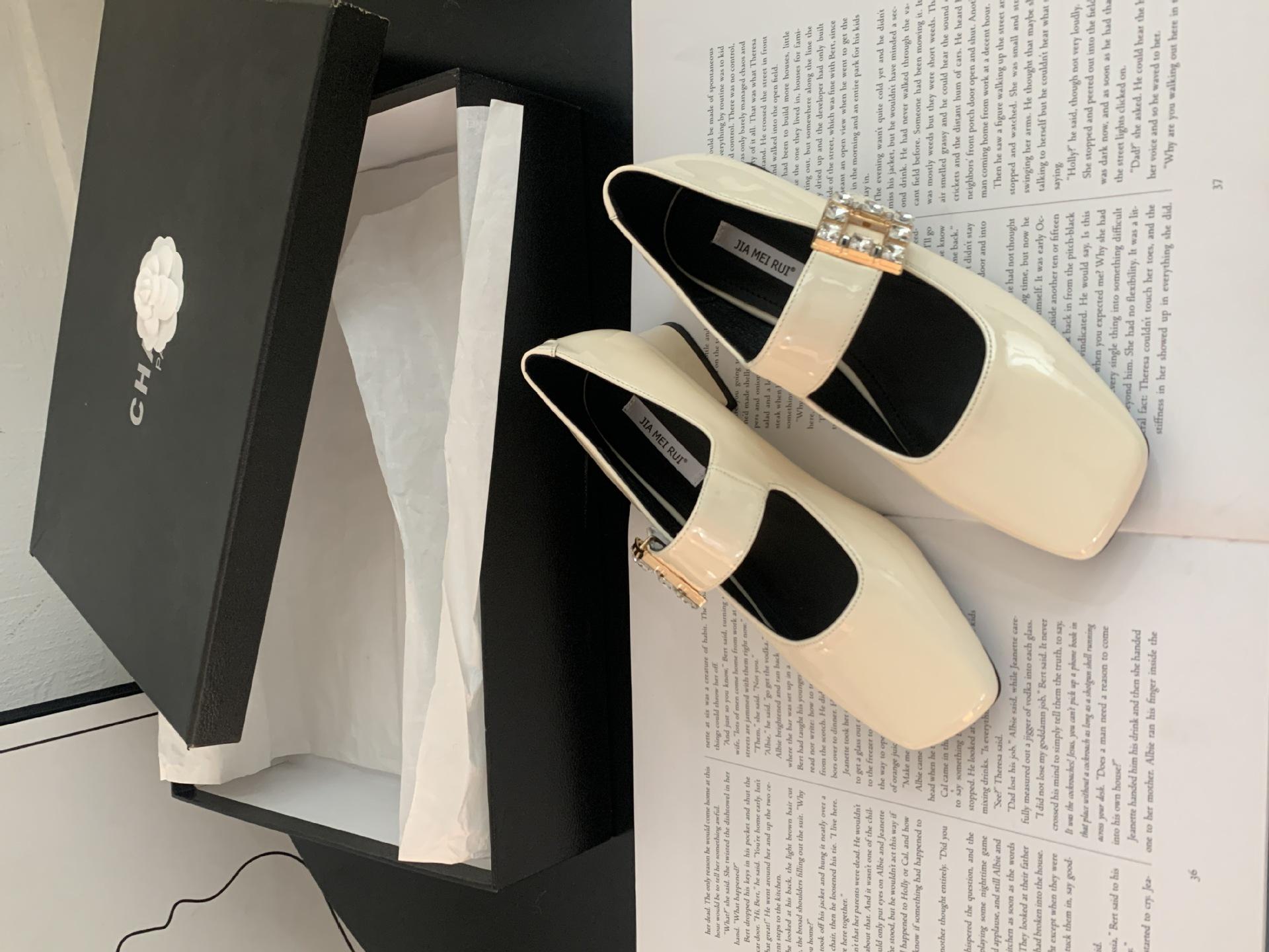 

2025 spring and autumn new retro square head buckle with flat Mary Jane shoes French temperament velvet soft sole grandma 39