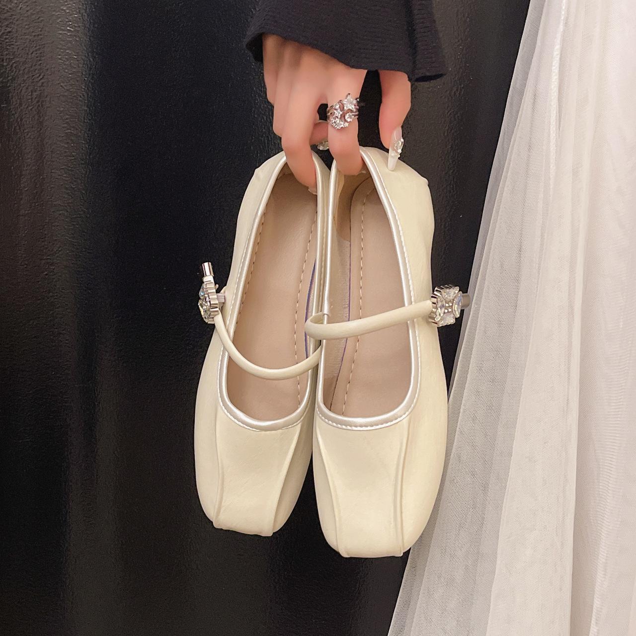 

Mary Jane one-word belt women s fashion versatile single shoes, spring and summer 2025 new soft-soled comfortable flat-soled beanie shoes 35