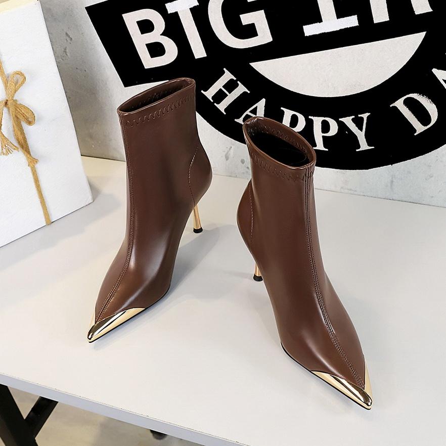 Botas curtas de inverno, saltos finos, saltos super altos, botas femininas, botas de cano curto, bico de ferro com ponta de metal, botas curtas da moda