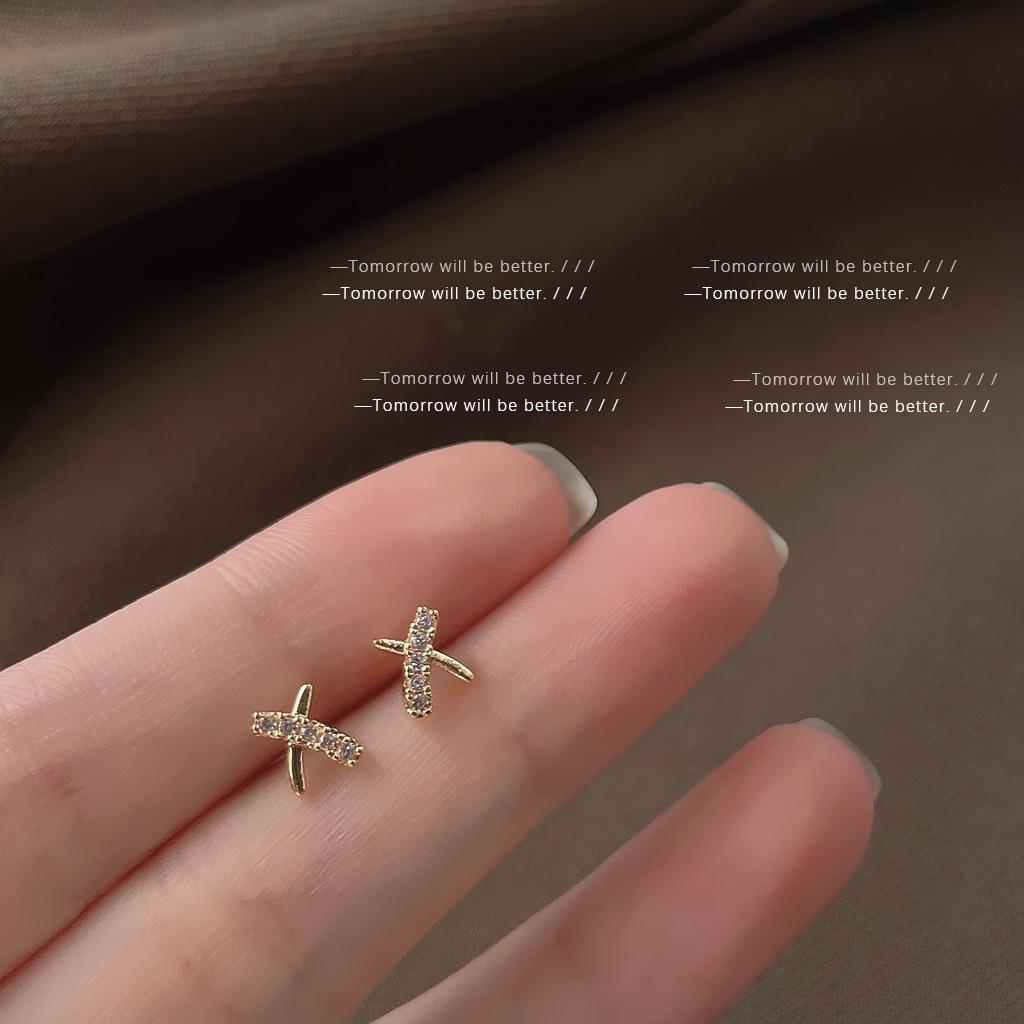 Micro-inlaid zircon mini fork small stud earrings needle plating simple and creative daily small earrings