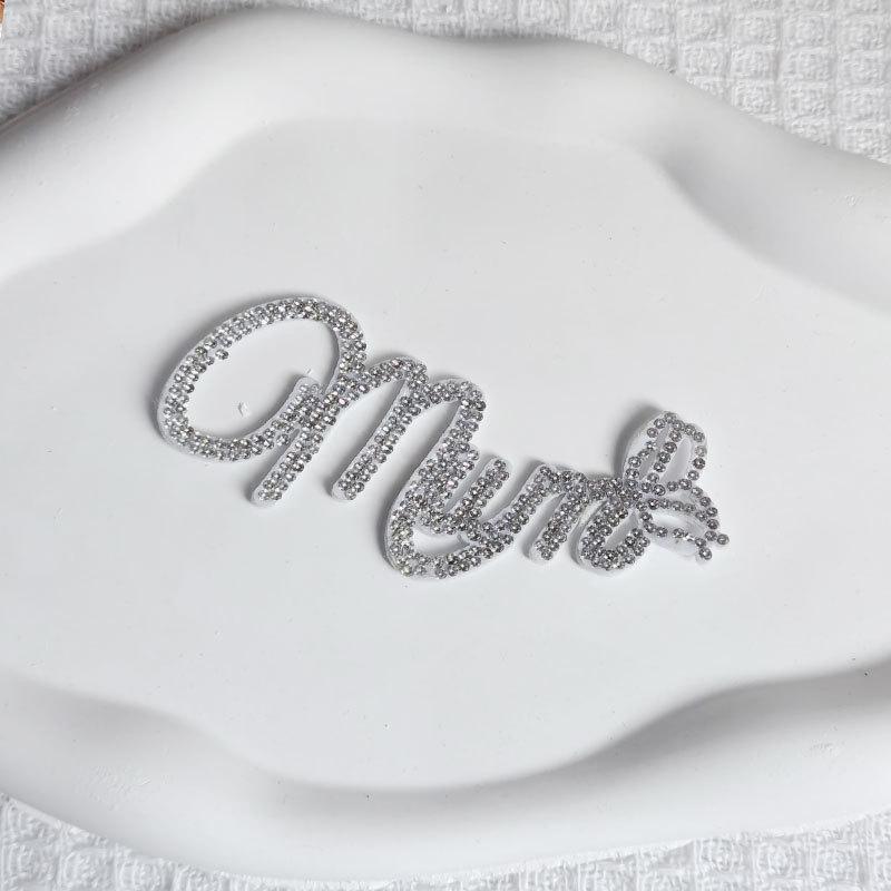 

Топпер для торта на День матери с жемчугом и бриллиантами