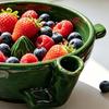 Bol Ceramic pentru Spălat Fructe de Pădure, Bol Rotativ Automată pentru Spălat Fructe și Legume, Mașină Automată de Spălat Fructe cu Scurgere, Curățare Blândă la 360° pentru Căpșuni
