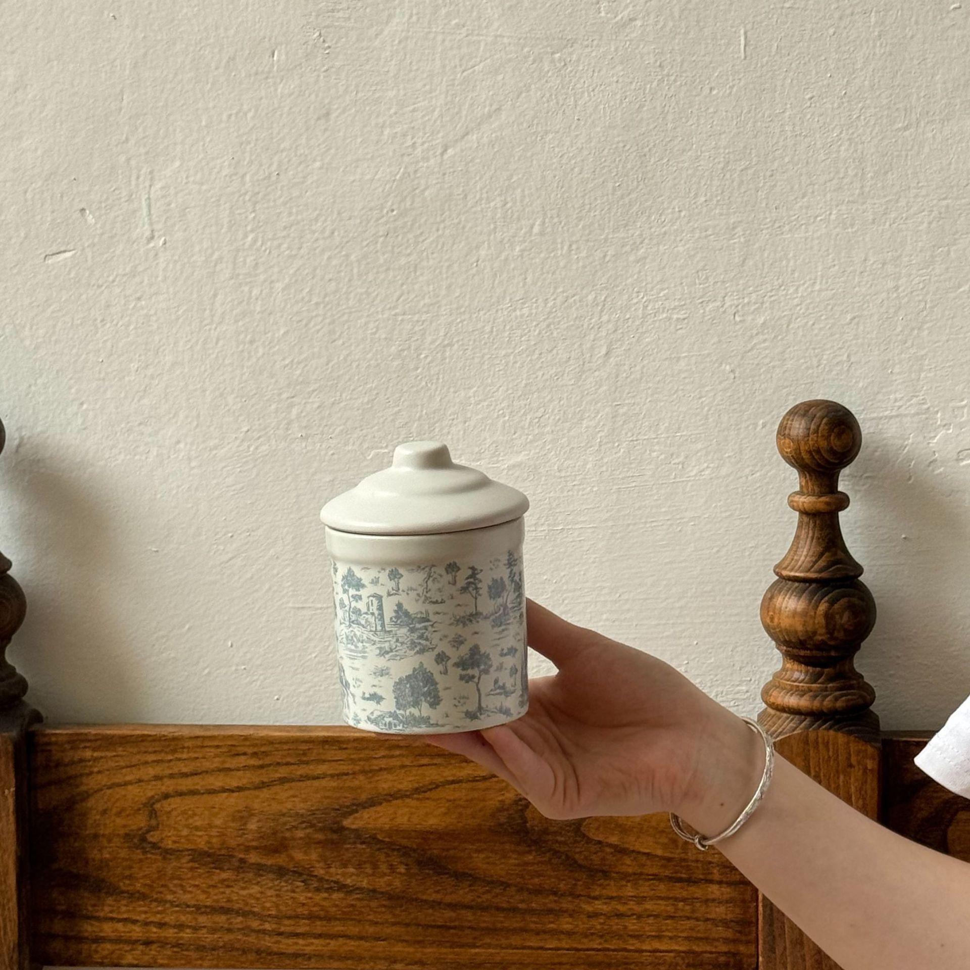 

Ceramic cheese storage jar Aromatherapy candle Ceramic jar with lid seal jar 300ml