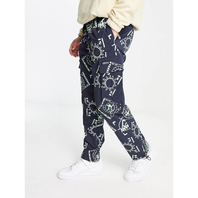 

Черные брюки карго adidas Originals Adventure AOP