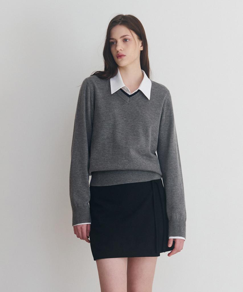 Deuloupisumeon Two-Fly Rib V-Neck Wool Blended Knit [Black]
