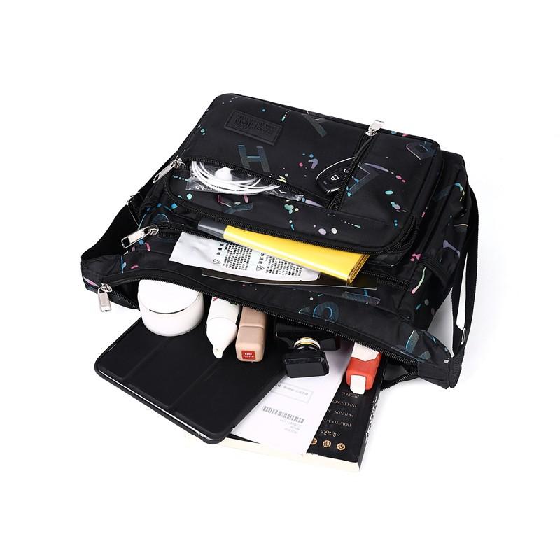 New Fashion Joker Shoulder Bag Large Capacity Letter Printing Leisure Travel Messenger Bag Multi Layer Storage Mother Bag.