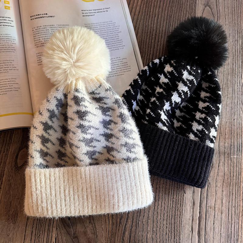 Knit Hat For Women With Vintage Houndstooth Pattern And Warmth For Autumn Winter Fashion