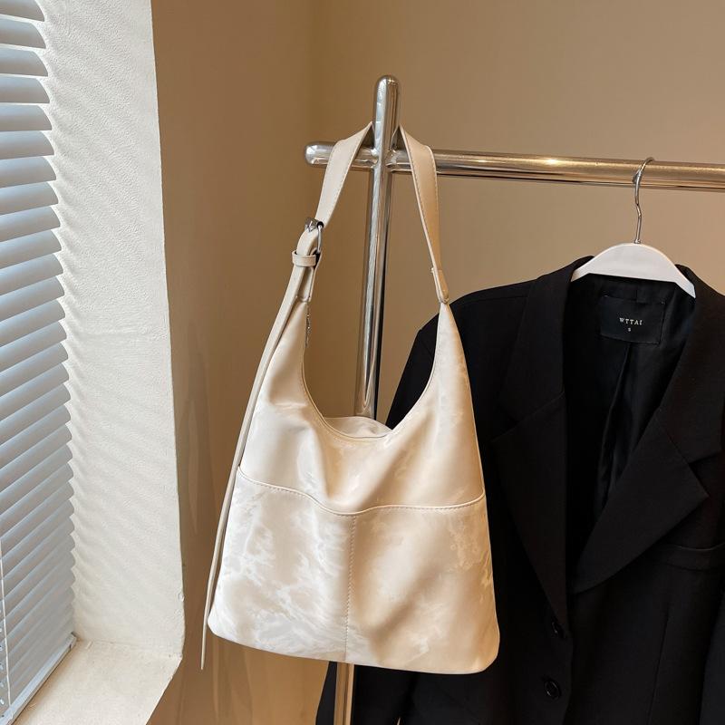 

Retro large-capacity tote bag women s casual versatile new fashion shoulder messenger bag commuter bag