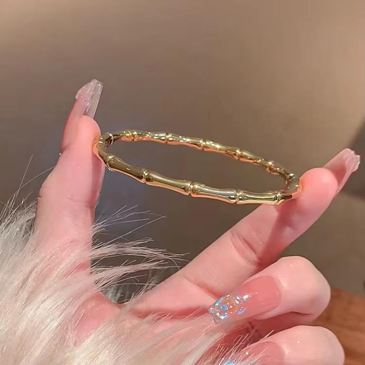 Golden Womens Bracelet Titanium Jewelry 18K Gold-plated Waterproof Rust Proof Non Color Changing Mens and Womens Couple Jewelry