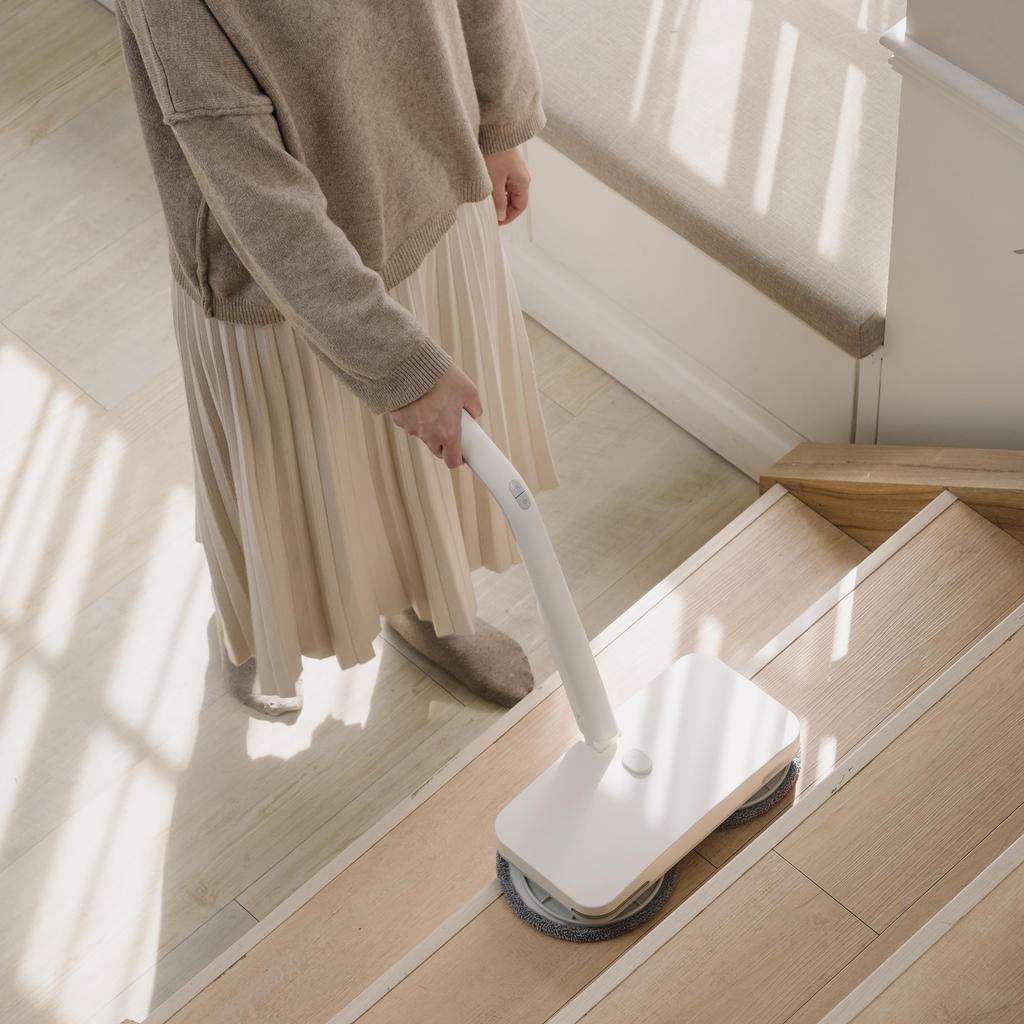 Plus Minus Zero Cordless Electric Mop H020 with Water LED Cordless Rotating Wet 4 Adjustable for Hardwood Includes 2 Mop Pads ±0 [Gekiochikun] (White)