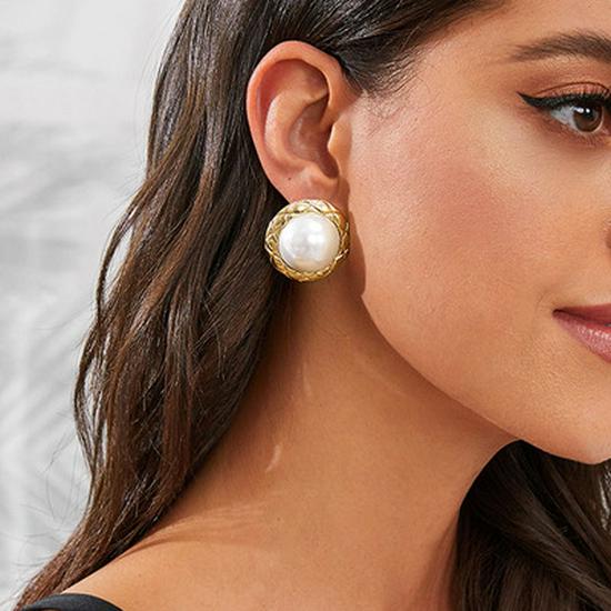 European Street Style Women's Trendy Stud Earrings - Versatile, Simple, and Popular Internet Celebrity Drops