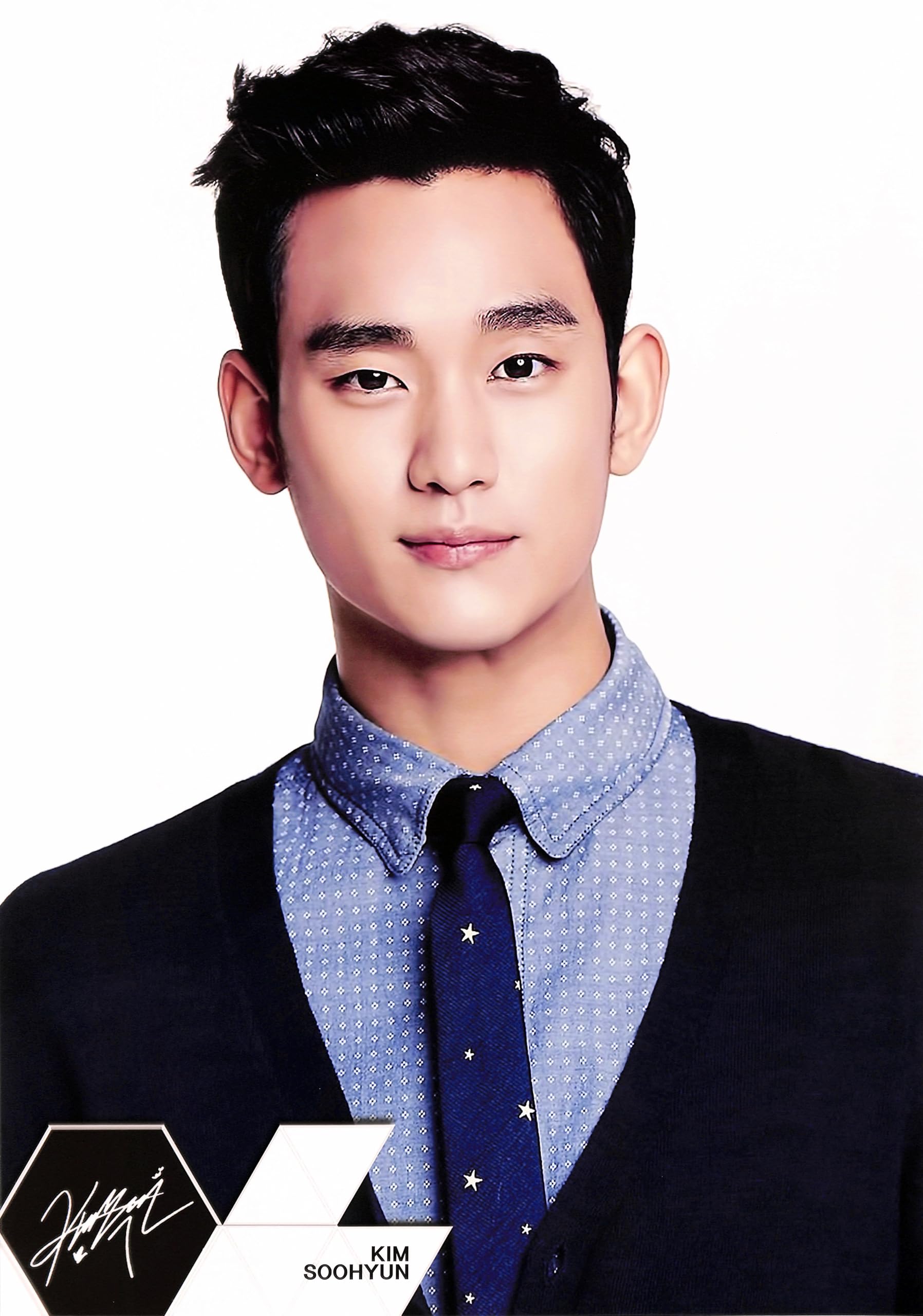 

Мерч Ким СуХёна: Набор из 12 плакатов формата A3 + 1 наклейка [Параллельный импорт]