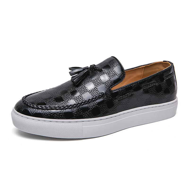 New Shoes for Men Leather Casual Shoes Fashion Tassels Grid Flat Leisure Shoes Youth Slip-on Loafers