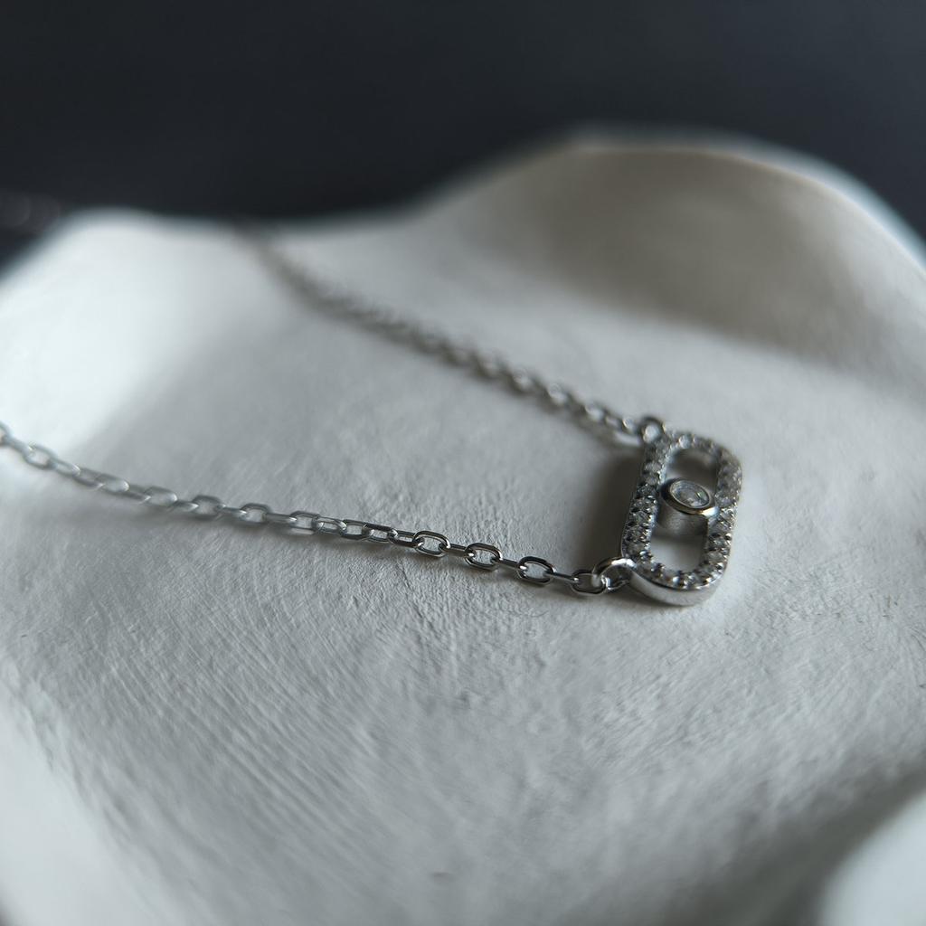 Серебряное колье с фианитами, вес изделия 3,87 гр (2208716)