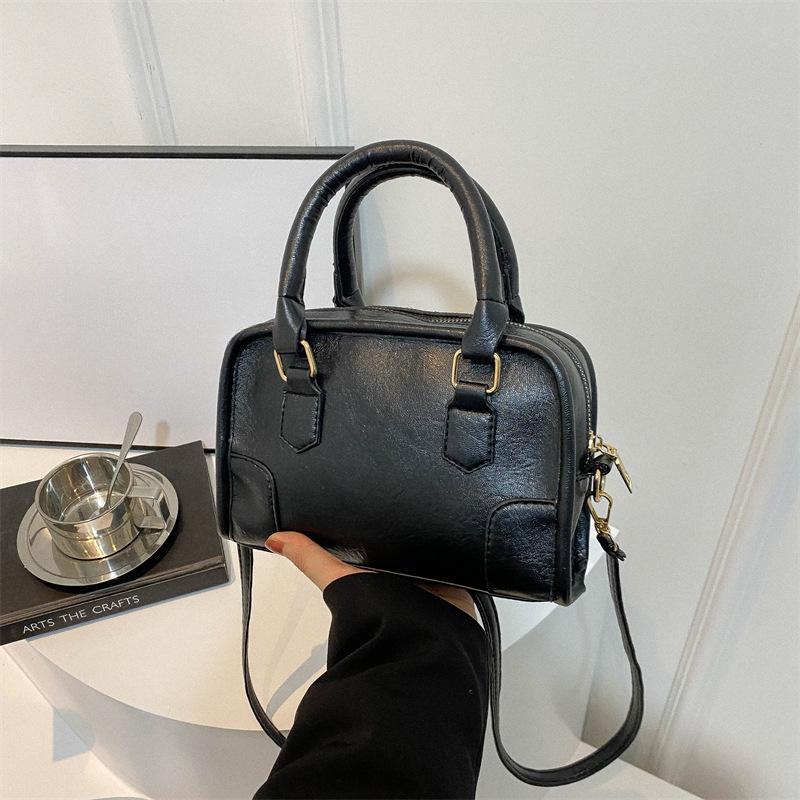 Personalized Women's Shoulder Bag New Fashionable Simple Handbag Casual Korean Small Square Bag Retro Crossbody Bag
