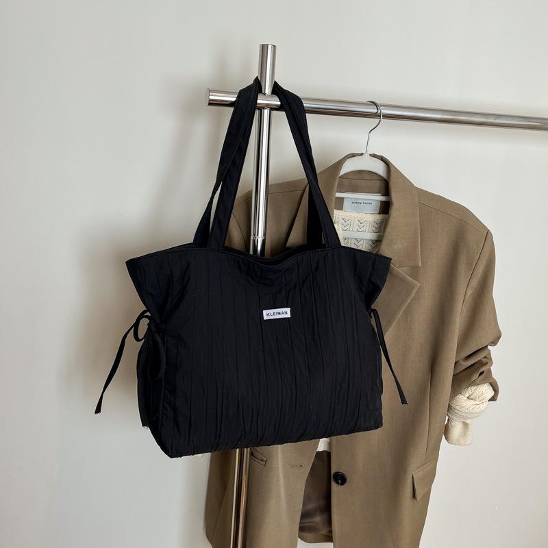 Casual tote bag, simple personality and large capacity fashion women 2025 spring commuting Korean lazy wind messenger bag women