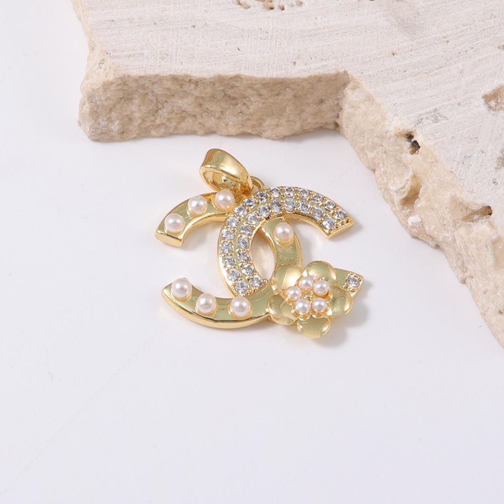 Eleganter Retro-Stil Zirkonia & Perlen Anhänger mit Doppel C Design