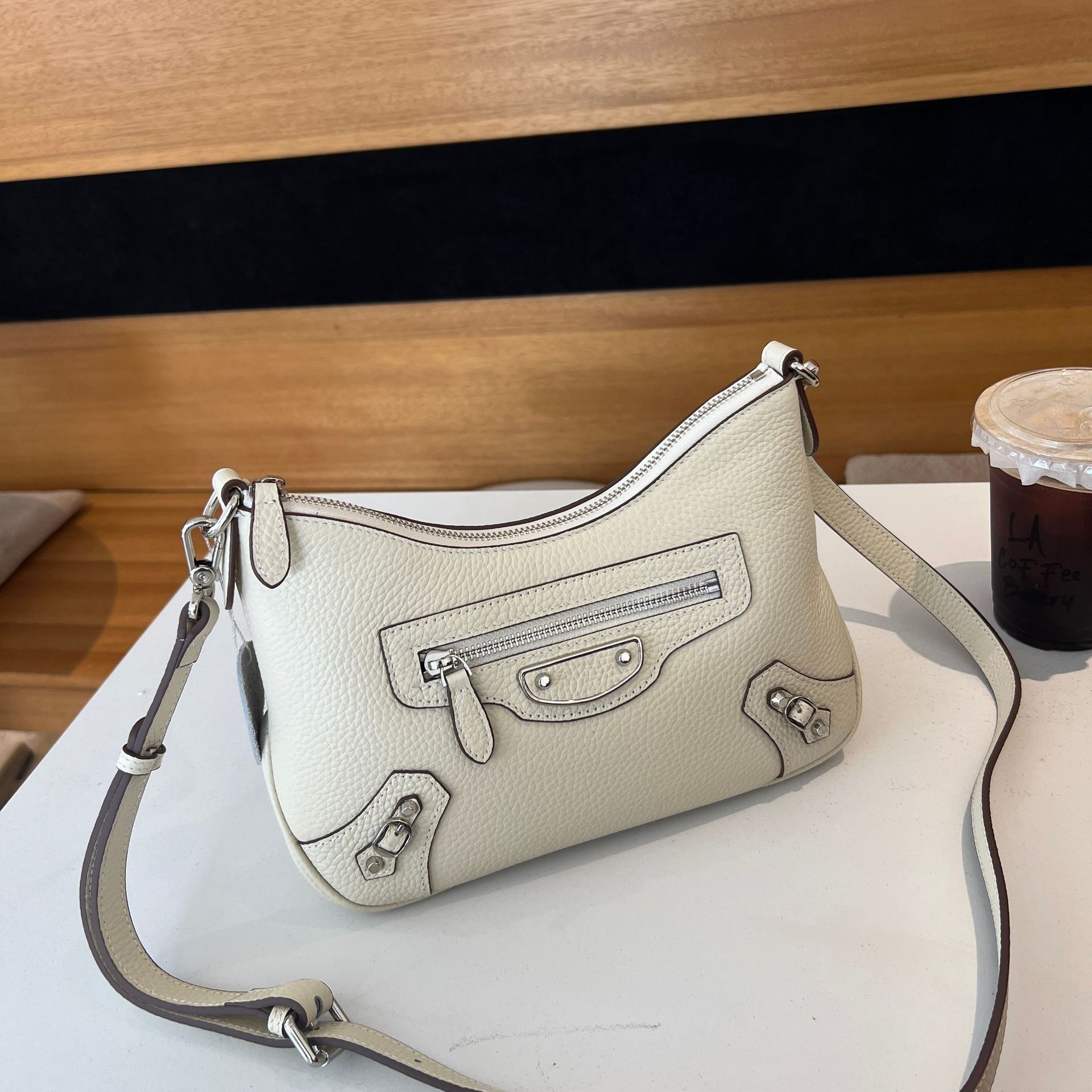 Commuter Retro Locomotive Bag Women S French Niche Leather Texture Large Capacity Shoulder Messenger Bag