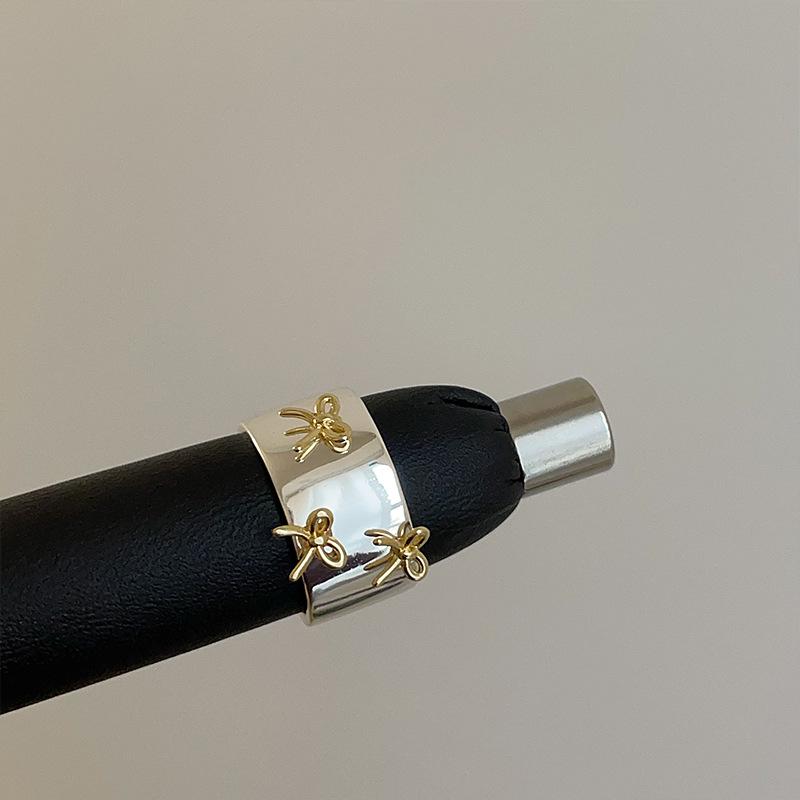 

Элегантное женское открытое кольцо из матового металла - Уникальный, универсальный и изысканный дизайн