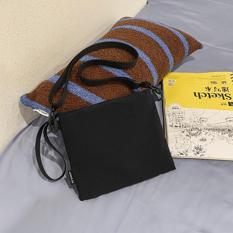 Lightweight Outdoor Messenger Bag Men's and Women's Versatile Leisure Travel Storage Bag Envelope Shoulder Bag Portable Handbag