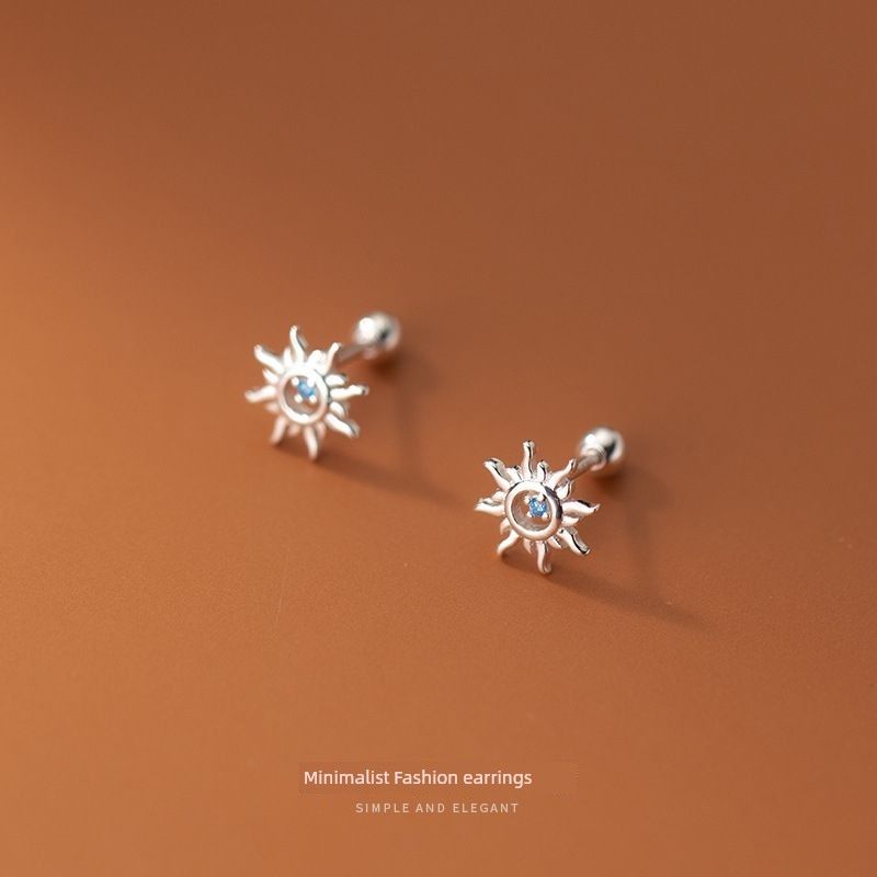 

Серьги-пусеты из стерлингового серебра в виде иглы и солнца для женщин, нишевый дизайн, серьги с закручивающейся застежкой, простые и свежие, в стиле мори, пусеты для пирсинга хряща уха